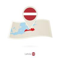 gefaltet Papier Karte von Lettland mit Flagge Stift von Lettland. vektor