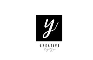 y einfaches schwarz-weißes quadratisches Alphabet Buchstaben-Logo-Icon-Design für Unternehmen und Unternehmen vektor