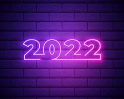 2022 Leuchtreklame. Frohes Neues Jahr. realistische rosa neonzahlen auf dunkler ziegelwand. Vektor 2022 im linearen Neonstil.
