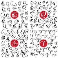 Sats med handtecknad vektor kalligrafi brev Q, R, S, T