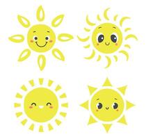Hand gezeichnet Sonne. Karikatur sonnig Zeichen mit lächelnd Gesichter. glücklich Morgen Elemente mit leuchtenden Balken vektor