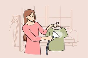 kvinna hemmafru användningar ånga järn till behandla kläder efter tvättning och undvika rynkor vektor