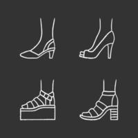 kvinnor sommarskor krita ikoner set. kvinnliga eleganta formella och vardagliga skor. snygga sandaler med plattform och blockklack. fashionabla vårstilar. isolerade vektor tavla illustrationer
