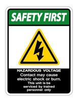 Sicherheit zuerst Kontakt mit gefährlicher Spannung kann zu Stromschlägen oder Brandzeichen auf weißem Hintergrund führen vektor
