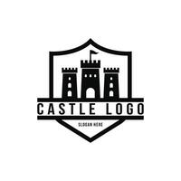 Schloss Logo Design Konzept mit Schild Jahrgang retro Abzeichen vektor