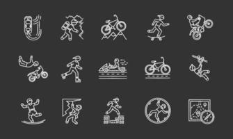 Extremsport-Kreide-Icons gesetzt. Klettern, Bergsteigen. Höhlenforschung. Radfahren, Rollschuhlaufen. Autorennen. Straßenkultur. Orientierungslauf-Fähigkeit. isolierte tafel Vektorgrafiken vektor