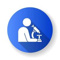 Mann mit Mikroskop blau flaches Design lange Schatten Glyphe Symbol. Wissenschaftler bei der Arbeit. organische Chemie. Laborpraxis, Forschung. Experimente durchführen. Vektor-Silhouette-Abbildung vektor