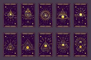 Tarot Karte Gold einstellen mit Mystiker Auge Pyramide isoliert. Boho esoterisch Tarot Karte mit Auge und Stern. Vektor Illustration. heilig Geometrie himmlisch Dreieck