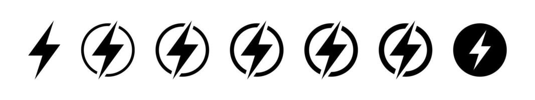 Blitz, elektrisch Leistung Vektor Symbol. Energie und Donner Elektrizität Symbol. Blitz Bolzen Zeichen im das Kreis. Leistung schnell Geschwindigkeit Logotyp.