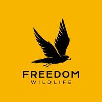 fågel Örn flygande frihet isolerat maskot karaktär vingar logotyp design vektor ikon illustration