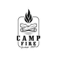 Jahrgang Lagerfeuer Logo Design, Camping Vektor. Logo zum Camping , Abenteuer Tierwelt , Lagerfeuer und Wildnis vektor