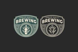 Kunst Bier mit Bier Flasche und Weizen Logo Grafik zum brauen Unternehmen Etikett, Zeichen, Symbol oder Marke Identität vektor