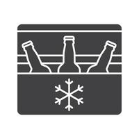 Symbol für tragbare Kühlschrank-Glyphen. Silhouette-Symbol. tragbarer Kühlschrank mit Bierflaschen. negativen Raum. isolierte Vektorgrafik vektor