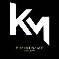 km brev branding logotyp design med en blad.. vektor