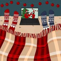 Weihnachtsabend mit Christbaumschmuck im Zimmer. Die Leute liegen auf dem Bett unter dem Plaid und schauen sich einen Weihnachtsfilm mit glücklichen Schwarzen an. Leute sind in gestrickten Socken vektor