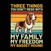 drei Dinge Sie nicht Chaos mit meine Familie meine Freiheit meine Basset hetzen Hund retro T-Shirt Design vektor