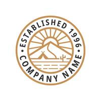 Berg Lager Wüste mit Sonne minimal Linie Kreis Abenteuer Logo vektor