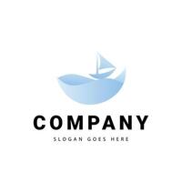 Meer Logo mit Schiff, geeignet zum Ihre Geschäft Logo vektor