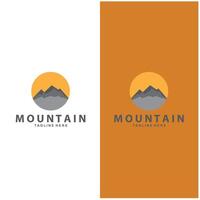 Berg Logo Design. Abenteuer. draussen Wandern Abenteuer Symbol Satz. Design vektor