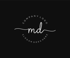 första md feminin logotyp skönhet monogram och elegant logotyp design, handstil logotyp av första signatur, bröllop, mode, blommig och botanisk med kreativ mall. vektor