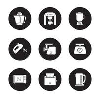 Küchenelektronik-Icons gesetzt. Entsafter, Espresso-Kaffeemaschine, Mixer, Handmixer, Fleischwolf, Lebensmittelwaage, Mikrowelle, Toaster, Wasserkocher. weiße Vektorgrafiken in schwarzen Kreisen vektor