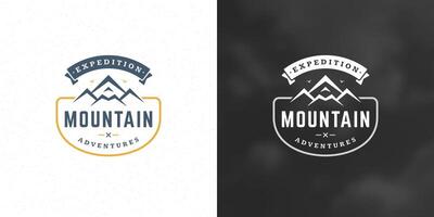 Berg Camping Logo Emblem draussen Landschaft Illustration Felsen Hügel Silhouette zum Hemd oder drucken Briefmarke vektor