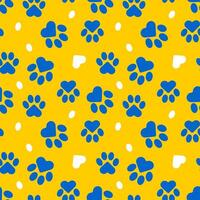 blå tassar av en katt eller hund på en gul bakgrund form en sömlös mönster. vektor