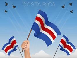 costa rica flaggor vajar under den blå himlen vektor