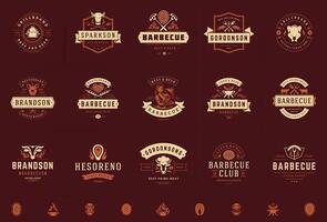 grill och utegrill logotyper uppsättning illustration biff hus eller restaurang meny märken med bbq mat silhuetter vektor