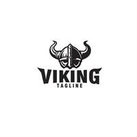 gammal viking rustning hjälm krigare silhuett årgång logotyp design vektor