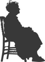 Silhouette Alten Frau Sitzung im das Stuhl schwarz Farbe nur vektor