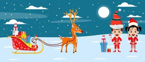 schöner Weihnachtsmann-Schlitten, der mit Rentieren auf Schneefeld im Nachthintergrund steht, Schnee fällt mit Geschenkboxen und mit Kindern, die Weihnachtsoutfit tragen vektor