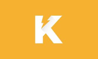 Energiebuchstabe k-Logo. Buchstabe k mit Blitz oder Bolzen oder Energie. modernes und sauberes Logo-Design. Vektor-Illustration vektor