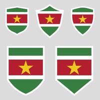 uppsättning av suriname flagga i skydda form ram vektor