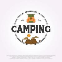 enkel emblem camping logotyp design. berg och väska design illustration mall vektor