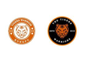 ein Bengalen Tiger Gesicht Kopf mit Reißzähne und Kung fu Chinesisch Beschriftung zum Kung Fu Verein kriegerisch Clan Logo Design vektor