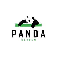 süß und einfach faul schwarz und Weiß Panda Tier Silhouette Design Vorlage Marke Panda Bär Logo vektor