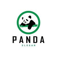 süß und einfach faul schwarz und Weiß Panda Tier Silhouette Design Vorlage Marke Panda Bär Logo vektor