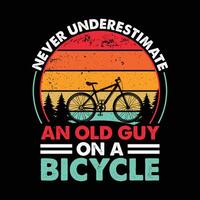 aldrig underskattar ett gammal man med en cykel t-shirt design vektor