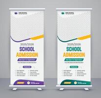 modern reklam skola antagning rulla upp baner mall och stå baner design, tillbaka till skola rulla upp baner design. vektor