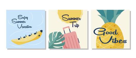 einstellen von Sommer- Ferien Plakate mit ein Banane Boot, Ananas und Gepäck. vektor