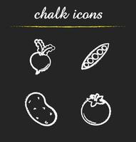 grönsaker krita ikoner set. rödbetor, öppen ärtskida, potatis, tomatillustrationer. isolerade vektor svarta tavlan ritningar