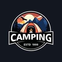 berg äventyr logotyp. utomhus- camping årgång logotyp design vektor