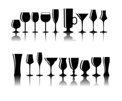 Satz schwarze alkoholische Glassilhouette-Vektorillustration