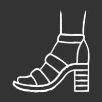 Blockieren Sie High Heels Kreidesymbol. Frau stilvolles Schuhdesign. weibliche Freizeitschuhe, Sommersandalen mit Knöchelriemen-Seitenansicht. modisches Bekleidungszubehör. isolierte vektortafelillustration vektor