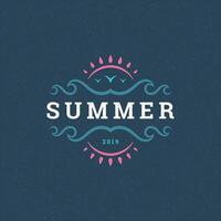 Sommer- Ferien Etikette oder Abzeichen Typografie Slogan Design vektor