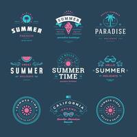 Sommer- Ferien Etiketten und Abzeichen retro Typografie Design Satz. vektor