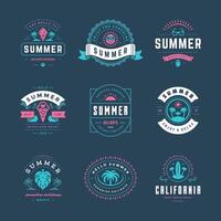 sommar högtider etiketter och märken retro typografi design uppsättning. vektor