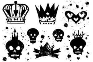 uppsättning av hand dragen skiss grunge bläck grafiti klotter skalle och krona. tatuering samling. illustration packa. vektor