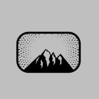 Berg Abenteuer Abzeichen Logo Grafik Illustration auf Hintergrund vektor